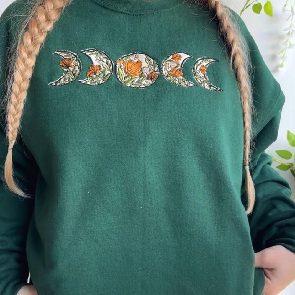 NWT floral moon phase embroidered forest green women’s crewneck sweatshirt